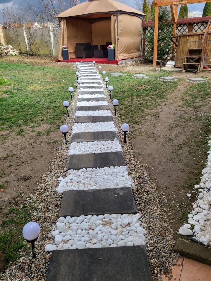 Vila Ana Cu Terasa Gratar Si Jacuzzi Villa Satu Mare Exteriör bild